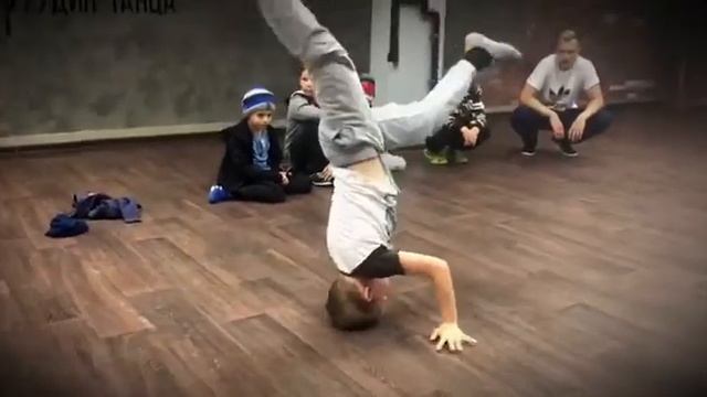 Break dance, тренировка, 2018 смотреть онлайн