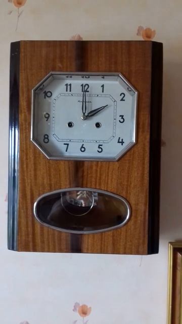 Часы настенные Янтарь СССР с боем и маятником смотреть онлайн