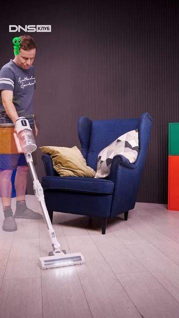 Чем хорош вертикальный аккумуляторный пылесос #shorts #п? смотреть онлайн