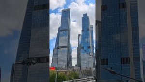 Промчал сквозь Москву