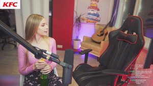 #follentass ЗАСВЕТИЛА СВОИ  (.)(.) НА СТРИМЕ у #RudySayuki