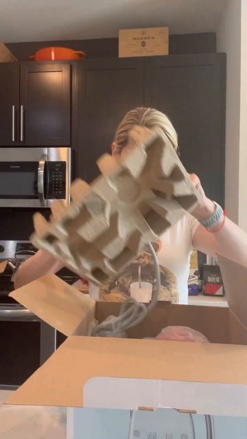 New addition to my kitchen. Smeg! #smeg #распоковочка #kitchenstuff #маманакух смотреть онлайн