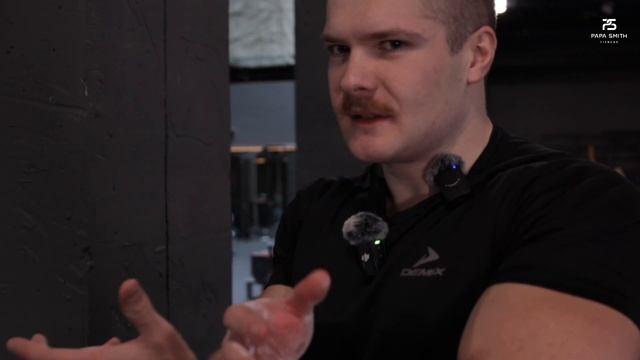 Как тренируются натуральные чемпионы. Папа Смит разоб смотреть онлайн