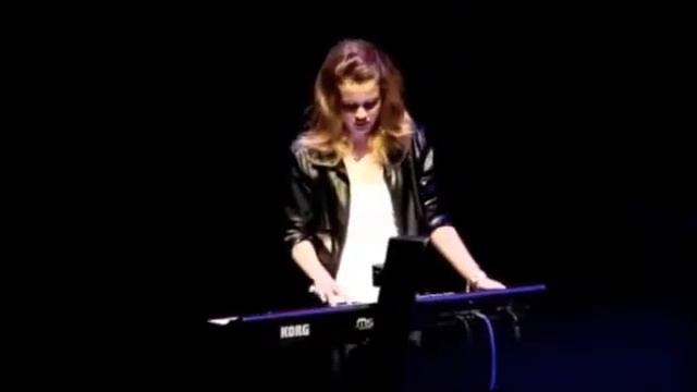 Будущая Лорд в школьном концерте + интервью 2009 смотреть онлайн