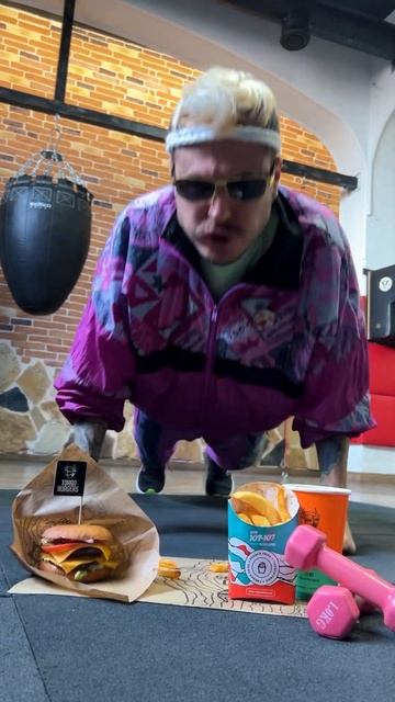 В своем блоге я учу людей кушать вкусняшки и удерживат смотреть онлайн