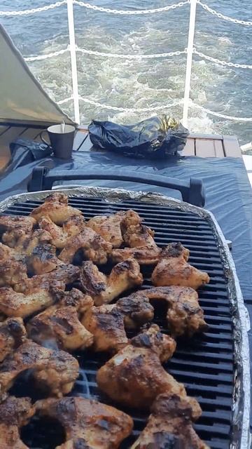 Кухня на корабле/гриль/ #food #world #cooking #bbq #asia #foodie смотреть онлайн