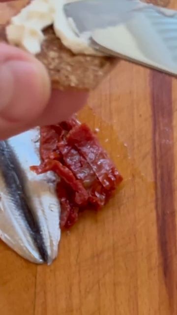 Закуска из кильки и вяленных томатов #russia #food #fishing #рец? смотреть онлайн