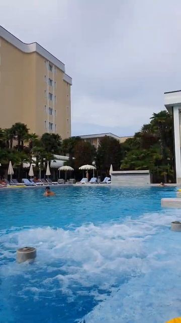 Италия  Жасмин и Мелисса в термальных водах grand hotel Abano