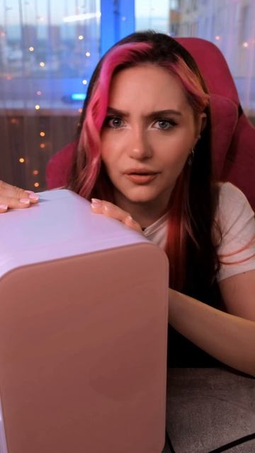 Обзор на самый маленький ХОЛОДИЛЬНИК В МИРЕ. Мини холо смотреть онлайн