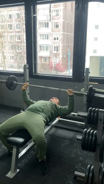 Жим лежа начало 50кг #sports #motivation #gym #shortsvideo #зож смотреть онлайн