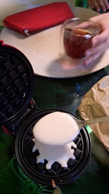 Пеку вафли любимой свекрови. если кому интересен реце? смотреть онлайн