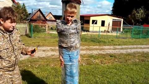 Приматываем меня к столбу скотчем и пускаем ракеты из колы