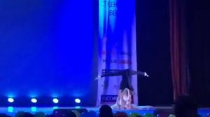 Девушки , очень красиво танцуют