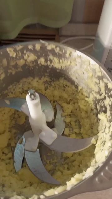 Мясные ватрушки с помощью новой мясорубки смотреть онлайн