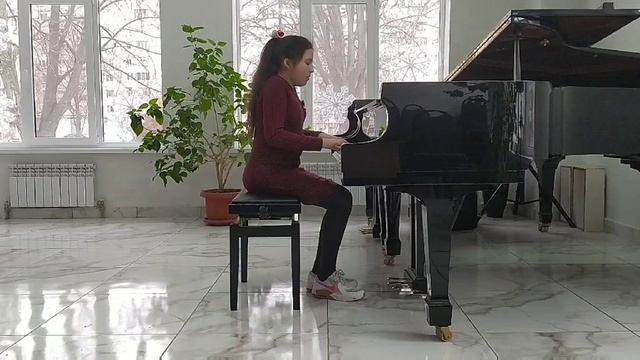 Бах Двухголосная инвенция До мажор; Хачатурян Две смешные тётеньки поссорились исп. Мария Сергиенко