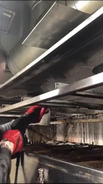 Чистка вентиляции в ресторане компанией «ИВЕНТ» в Сан смотреть онлайн