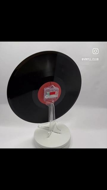 Часы из виниловой пластинки с золотым фоном Mercedes-Benz. смотреть онлайн