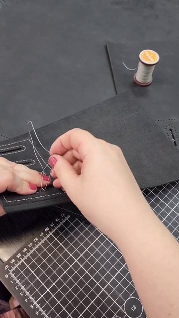 🪡 Тот самый ручной шов.Трудоемко , но невероятно проч? смотреть онлайн