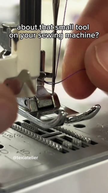 Как пользоваться нитевдевателем на швейной машине #ка смотреть онлайн