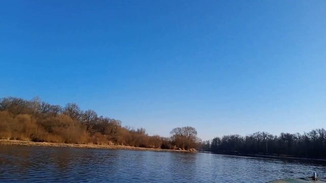 Как ПРАВИЛЬНО идти на лодке по реке ранней ВЕСНОЙ. При?