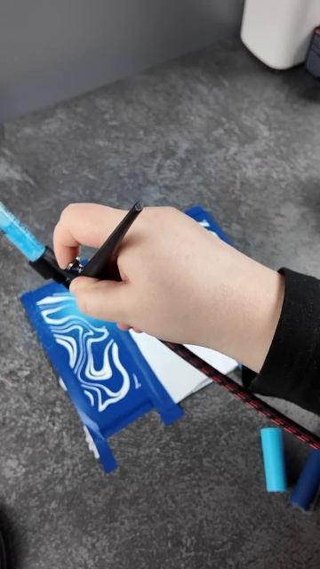 асмр кастом за 10 минут Ручная роспись кожаной обложки с помощью аэрографа и маркера смотреть онлайн