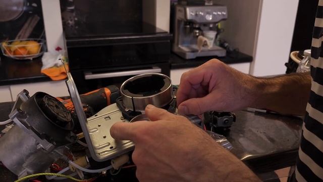 Полная переборка и ремонт кофемашины Bork C801 смотреть онлайн