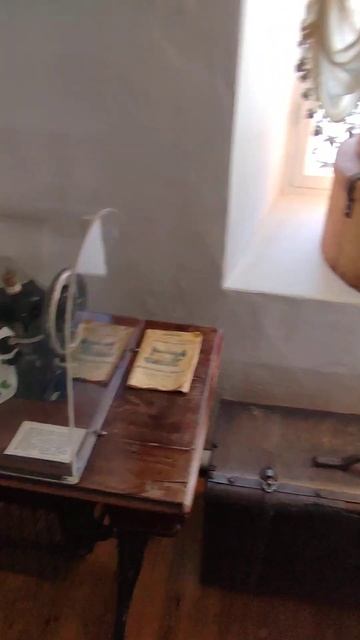 Швейная машинка 19 века в музее города, Оренбург смотреть онлайн