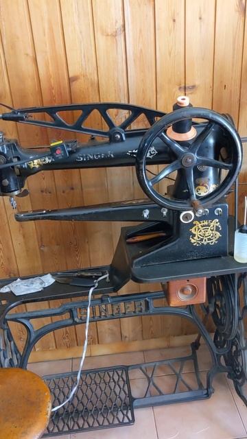 Я видела рабочие раритетные машины Зингер, которым бы? смотреть онлайн