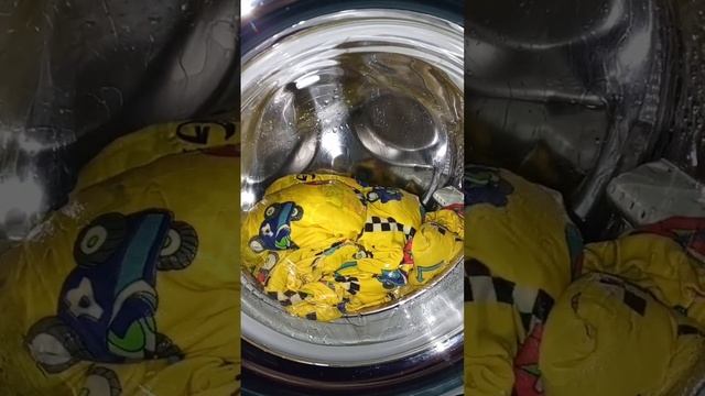 Стирка постели. Хлопок 40° 800, доп.полоскание. Изначальн смотреть онлайн