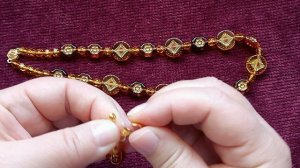 246. Винтажная бижутерия. Винтажные бусы, клипсы и броши.