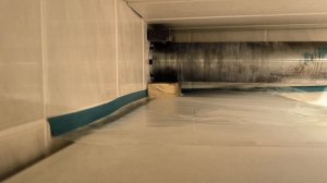 Бурим отверстия под вентиляцию.