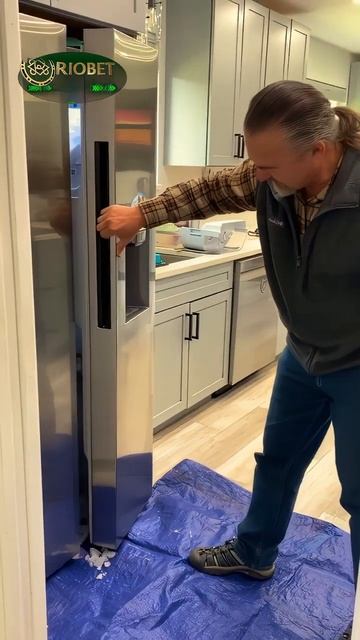 Эта семья забыла выключить льдогенератор и была ошело смотреть онлайн