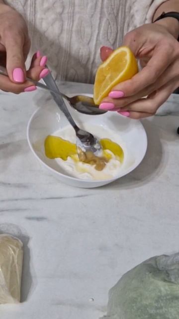 Салат с куриной грудкой и полезной заправкой. Полезны?