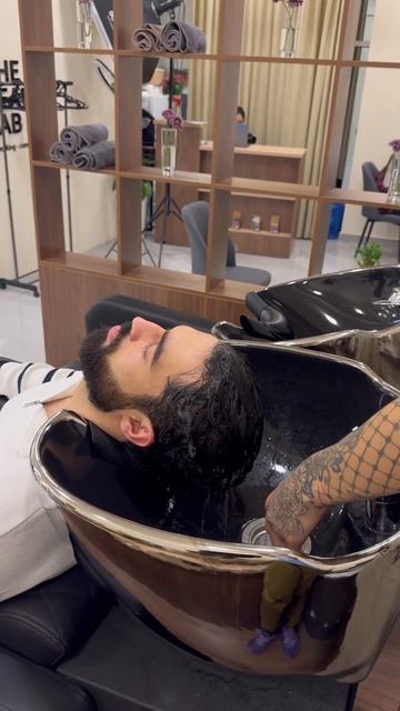 Мытье головы с массажем #барбершоп ￼ смотреть онлайн