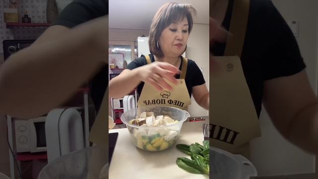 Курица,запеченная с овощами