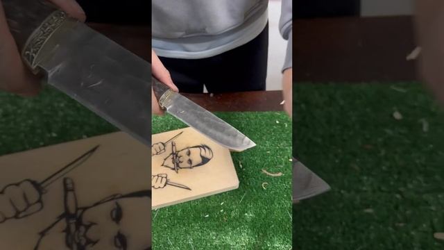 Охотничий нож из дамасской стали #topsknives #комбат #knifeworld смотреть онлайн