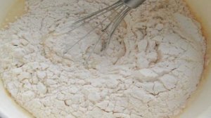 Пирог на кефире с ананасами