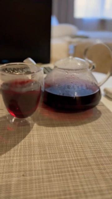 Если любишь чай, маму и подарки, ставь 👍😂#папаенотов смотреть онлайн