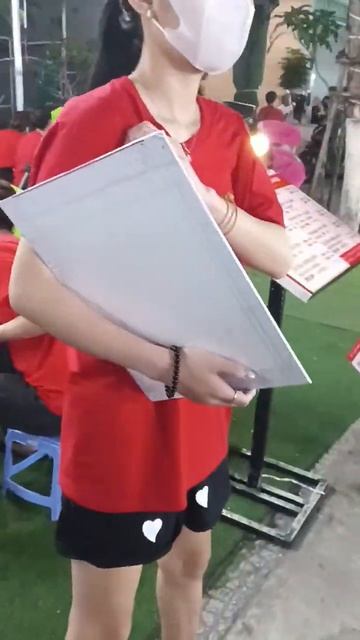 Массаж ног прямо на улице! Ночной рынок в Дананге. Foot mas смотреть онлайн