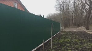 Забор простоял первую зиму. Какие проблемы вылезли с первыми теплыми днями. Забор своими рками.