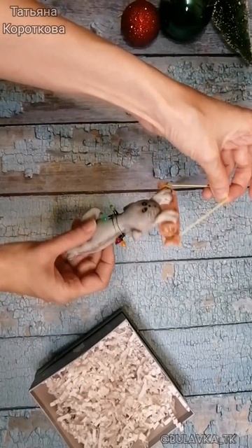 котик с колбасой из новогоднего набора игрушек. Совме? смотреть онлайн