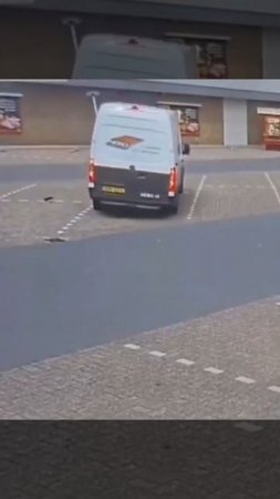 зато ровно припарковался
