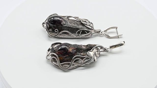 Серьги гранат в метаморфическом сланце. Арт: ни310101