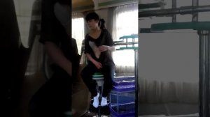 Пьяная девушка в вагоне- ресторане