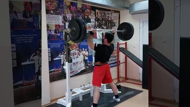 🏋♂Жим штанги стоя 135 кг. при весе 80 кг. 🔥 Больше дей? смотреть онлайн