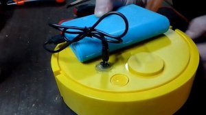 Робот пылесос за 400 рублей.