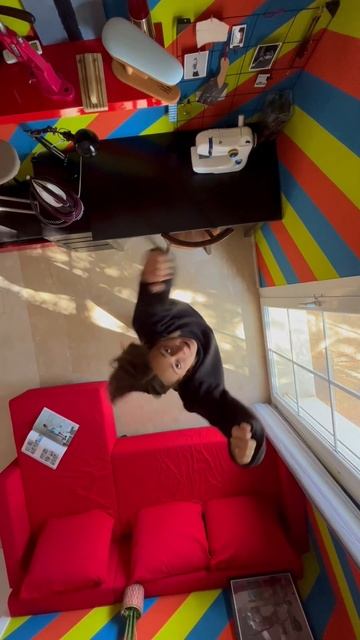 Что скрывает швейная мастерская в Испании? Полное вид?