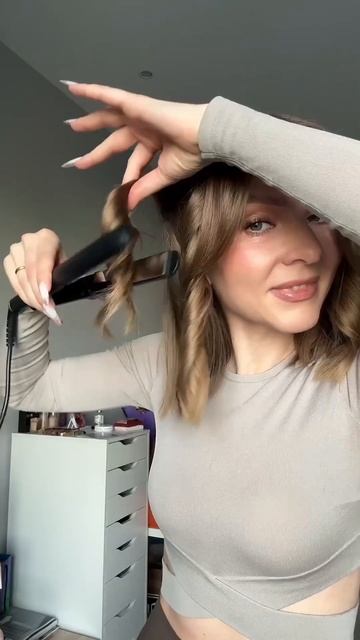 Как сделать быструю укладку себе? #утюжок #укладка #вол смотреть онлайн