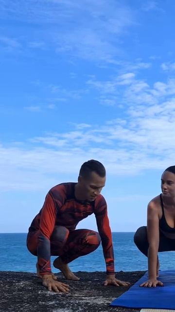 Осваиваем асану Бакасана - правильное положение колен смотреть онлайн