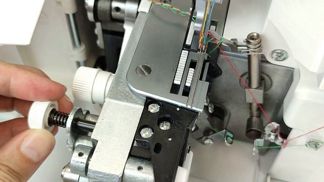 Janome 793D. Регулировка ширины обрезки смотреть онлайн